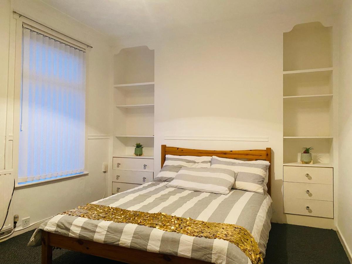 Entire 3 Bedroom House- Free Parking Liverpool Dış mekan fotoğraf