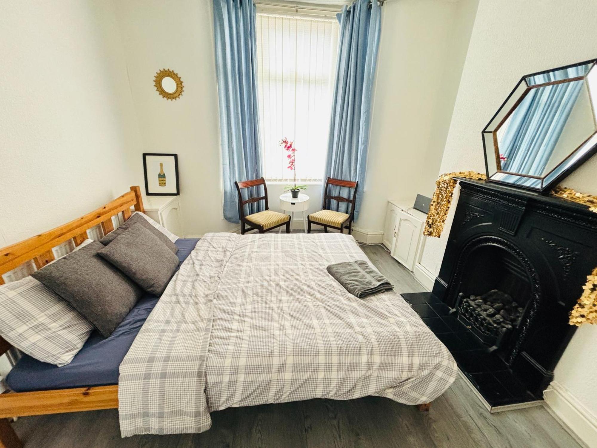 Entire 3 Bedroom House- Free Parking Liverpool Dış mekan fotoğraf