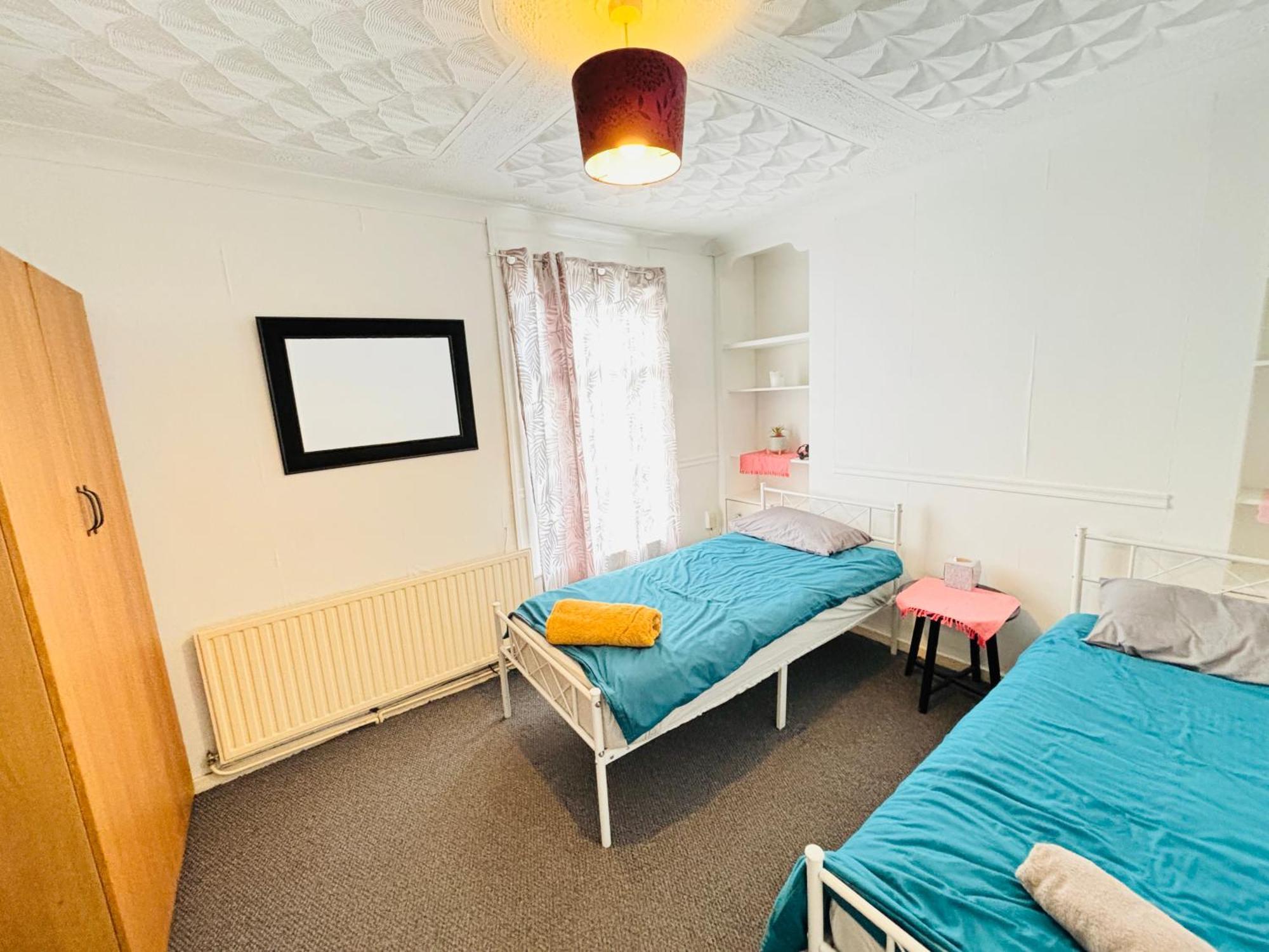 Entire 3 Bedroom House- Free Parking Liverpool Dış mekan fotoğraf